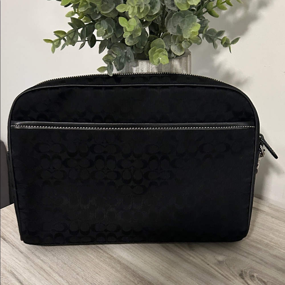 Coach Black Signature Canvas Toiletry Wristlet NWOT - Picture 3 of 11